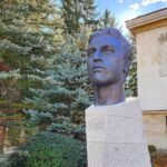 Паметник на Васил Левски в Троян